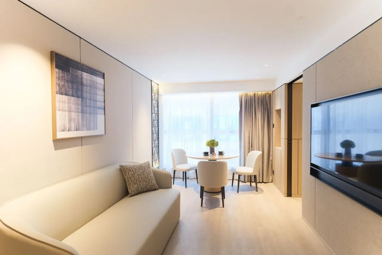 The Bauhinia Hotel - Central — rooms and atmosphere