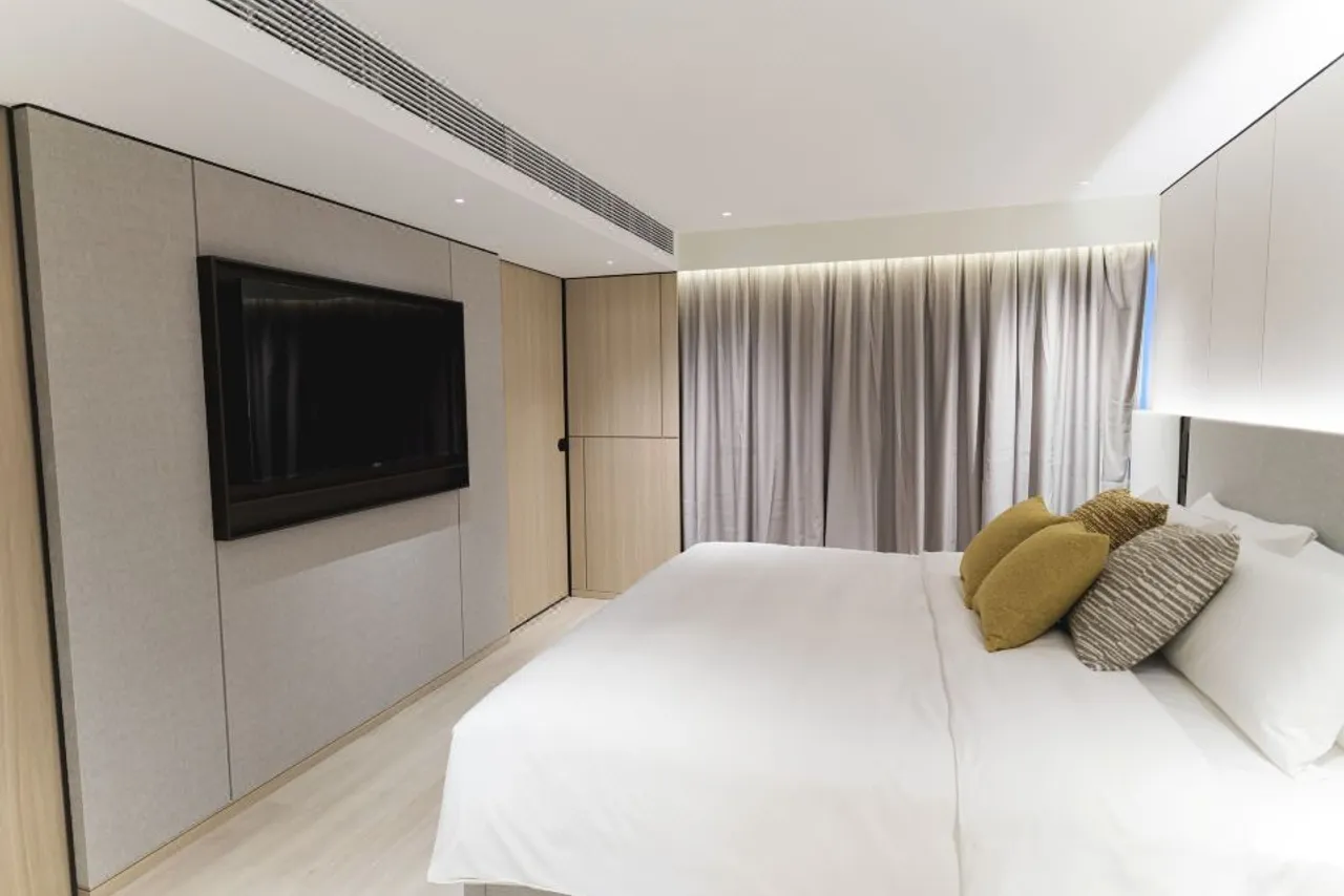 The Bauhinia Hotel - Central — rooms and atmosphere