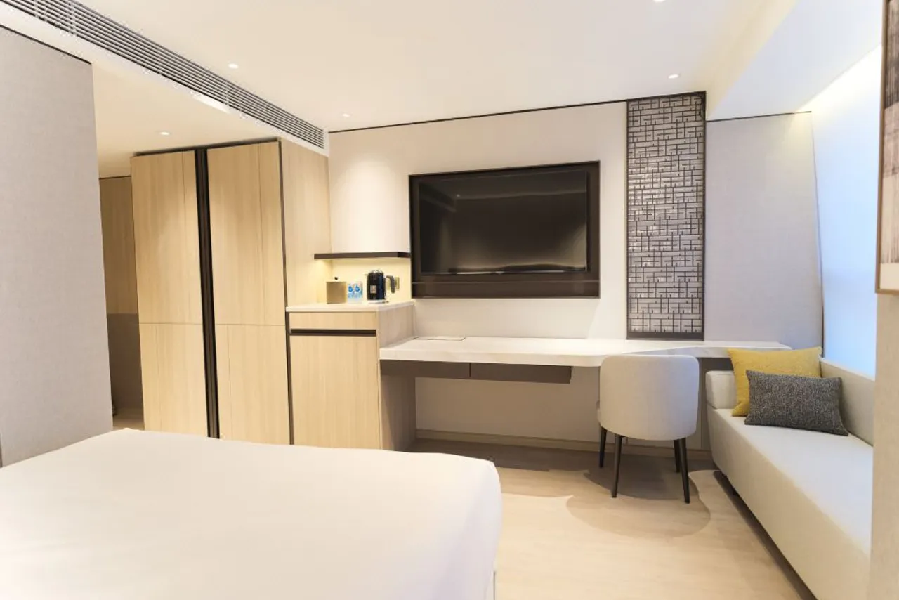 The Bauhinia Hotel - Central — rooms and atmosphere
