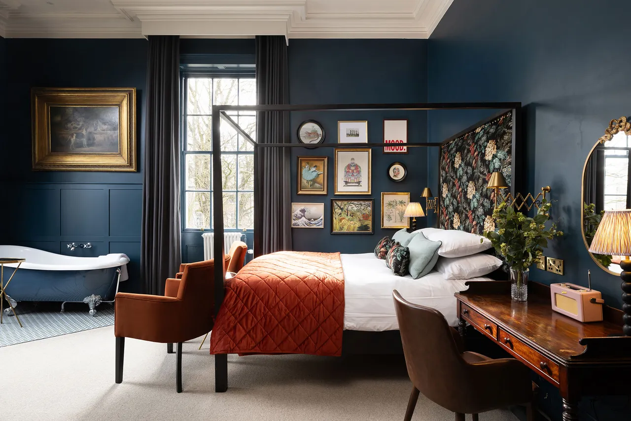 The Churchill Hotel — rooms and atmosphere