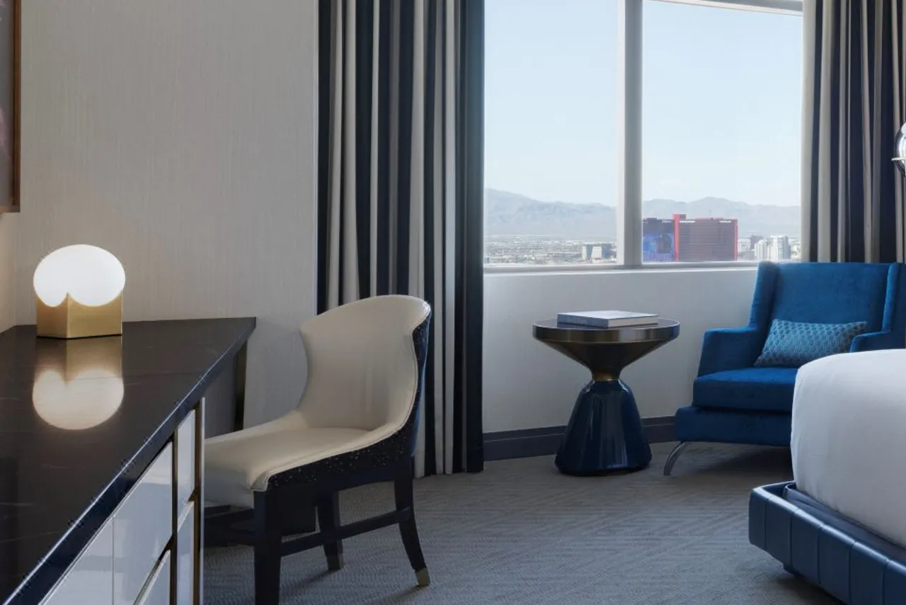 The Cosmopolitan of Las Vegas — rooms and atmosphere