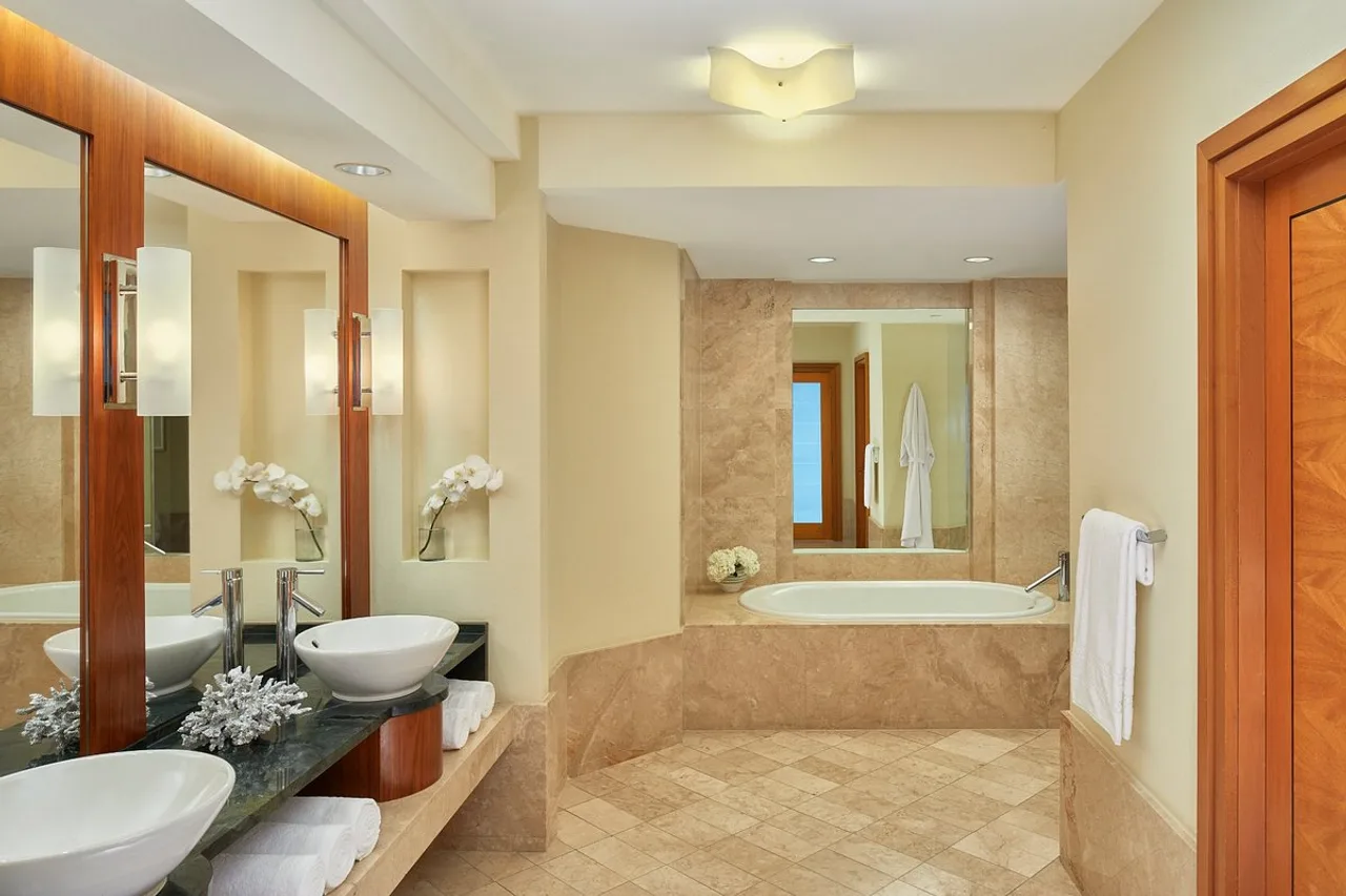 The Cove at Atlantis — rooms and atmosphere