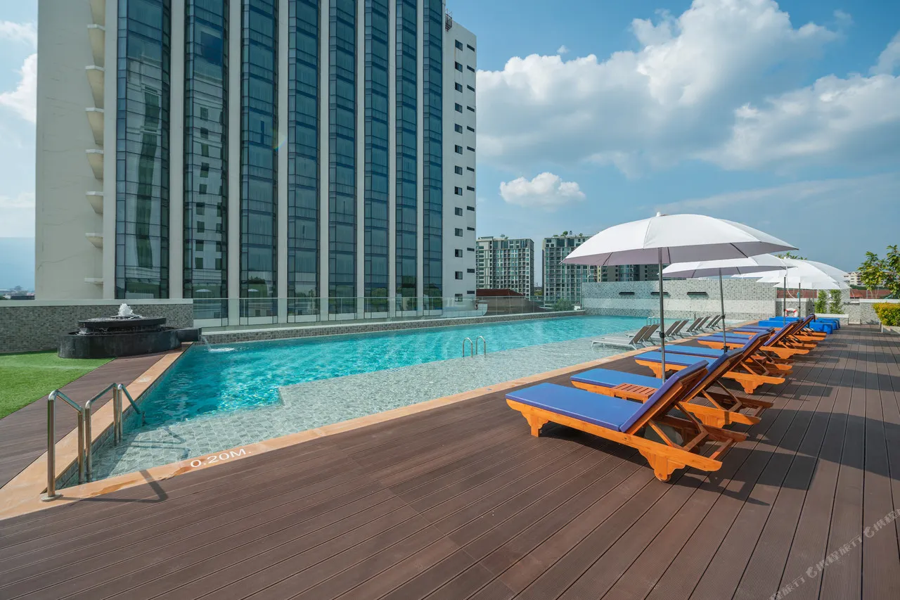 The Empress Premier Chiang Mai — rooms and atmosphere