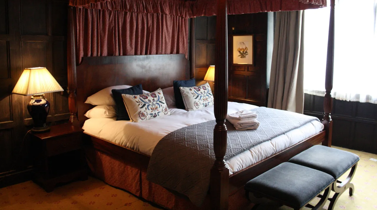 The Falstaff — rooms and atmosphere