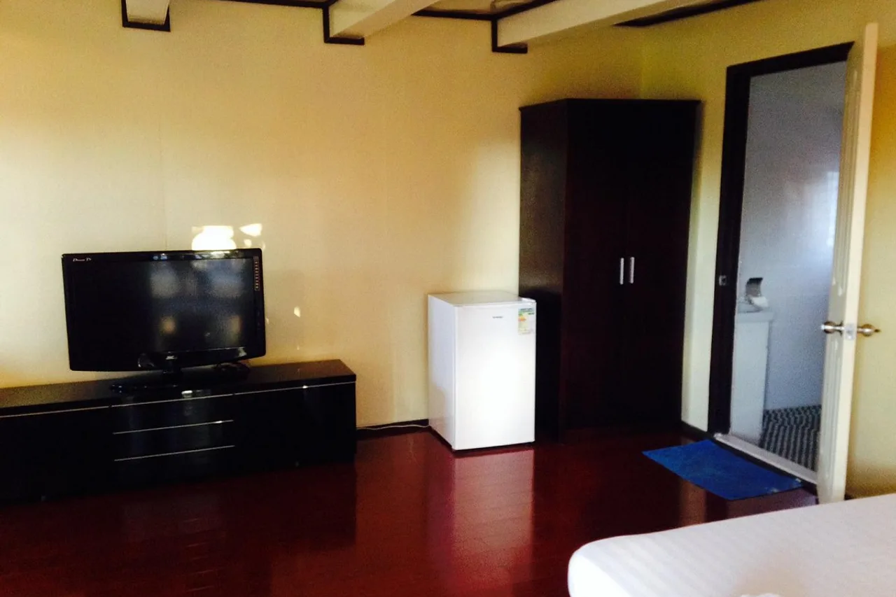 The George Hotel Kiribati — rooms and atmosphere
