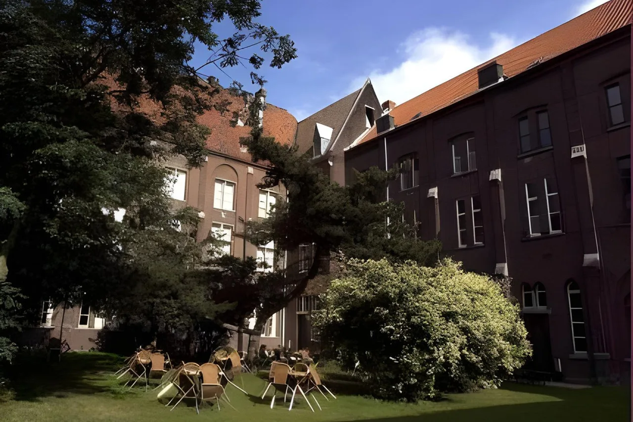 The Ghent Belfort Hotel — rooms and atmosphere
