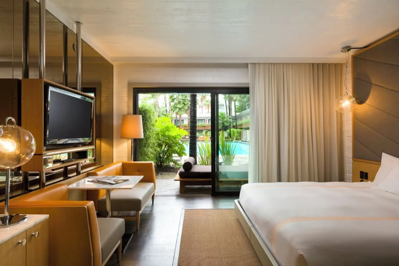 The Hollywood Roosevelt — rooms and atmosphere