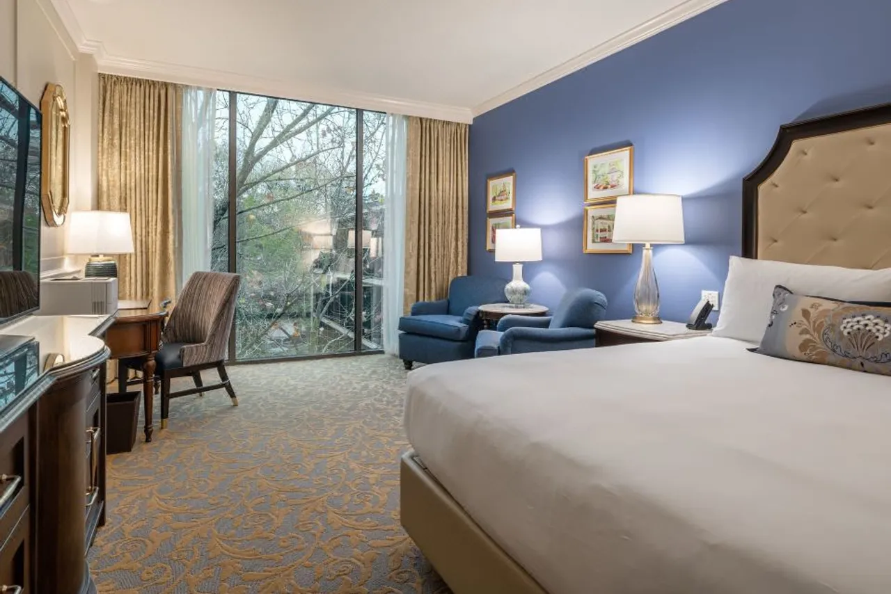 The Houstonian Hotel, Club & Spa — rooms and atmosphere