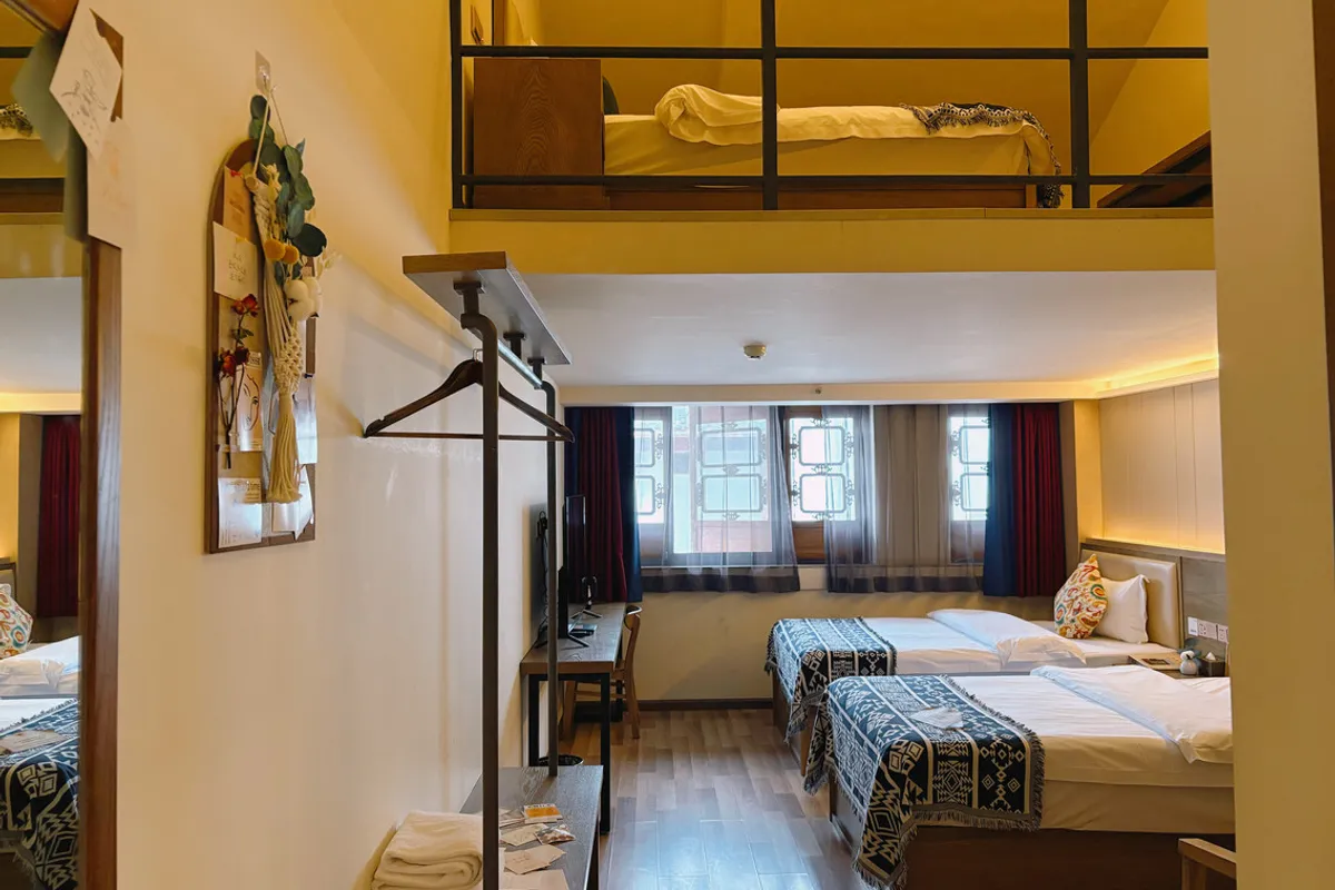The Hump Hostel Kunming — rooms and atmosphere
