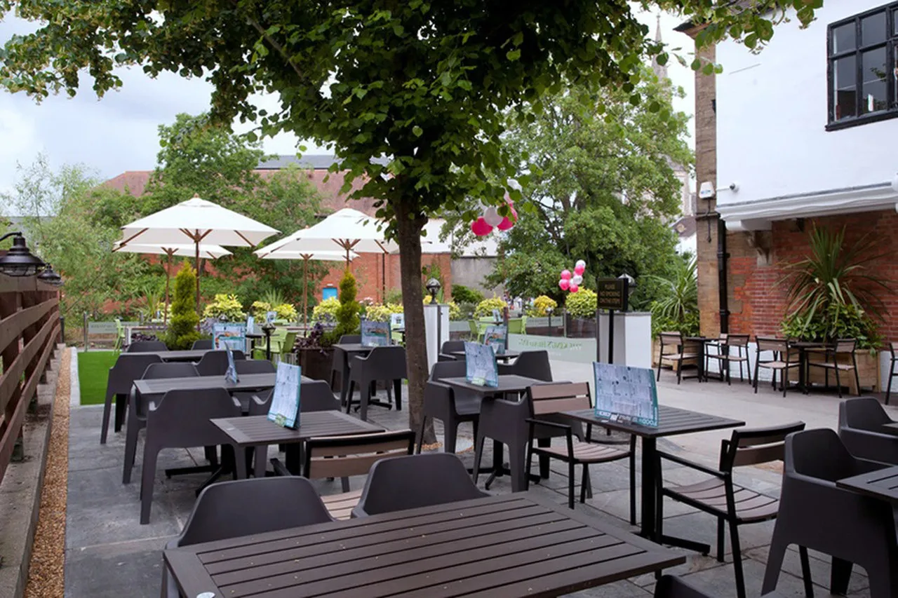 The King's Head Inn Salisbury — rooms and atmosphere