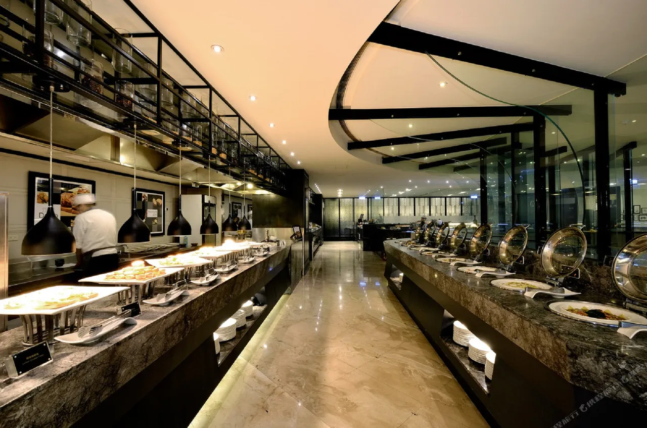 The Lees Hotel — rooms and atmosphere