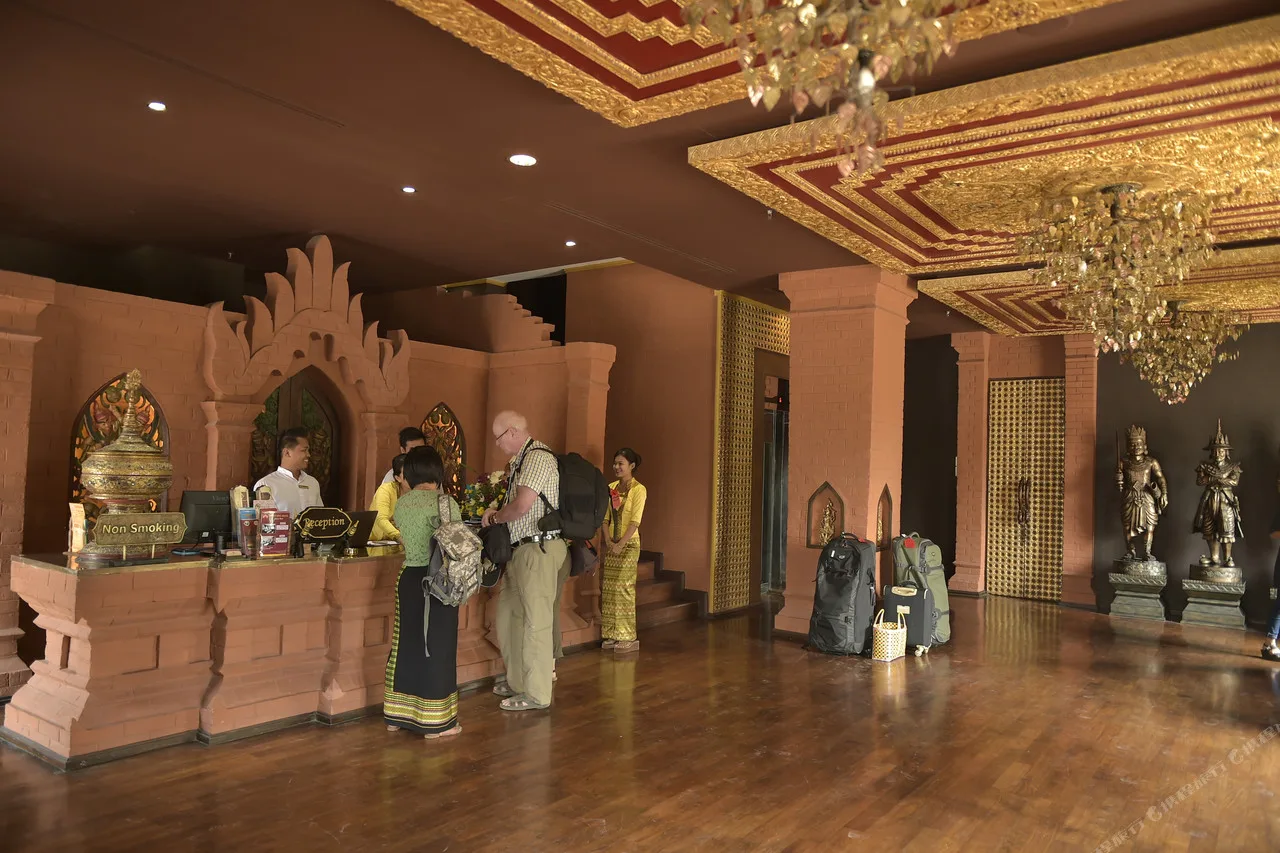 The Link 83 Mandalay Boutique Hotel — rooms and atmosphere