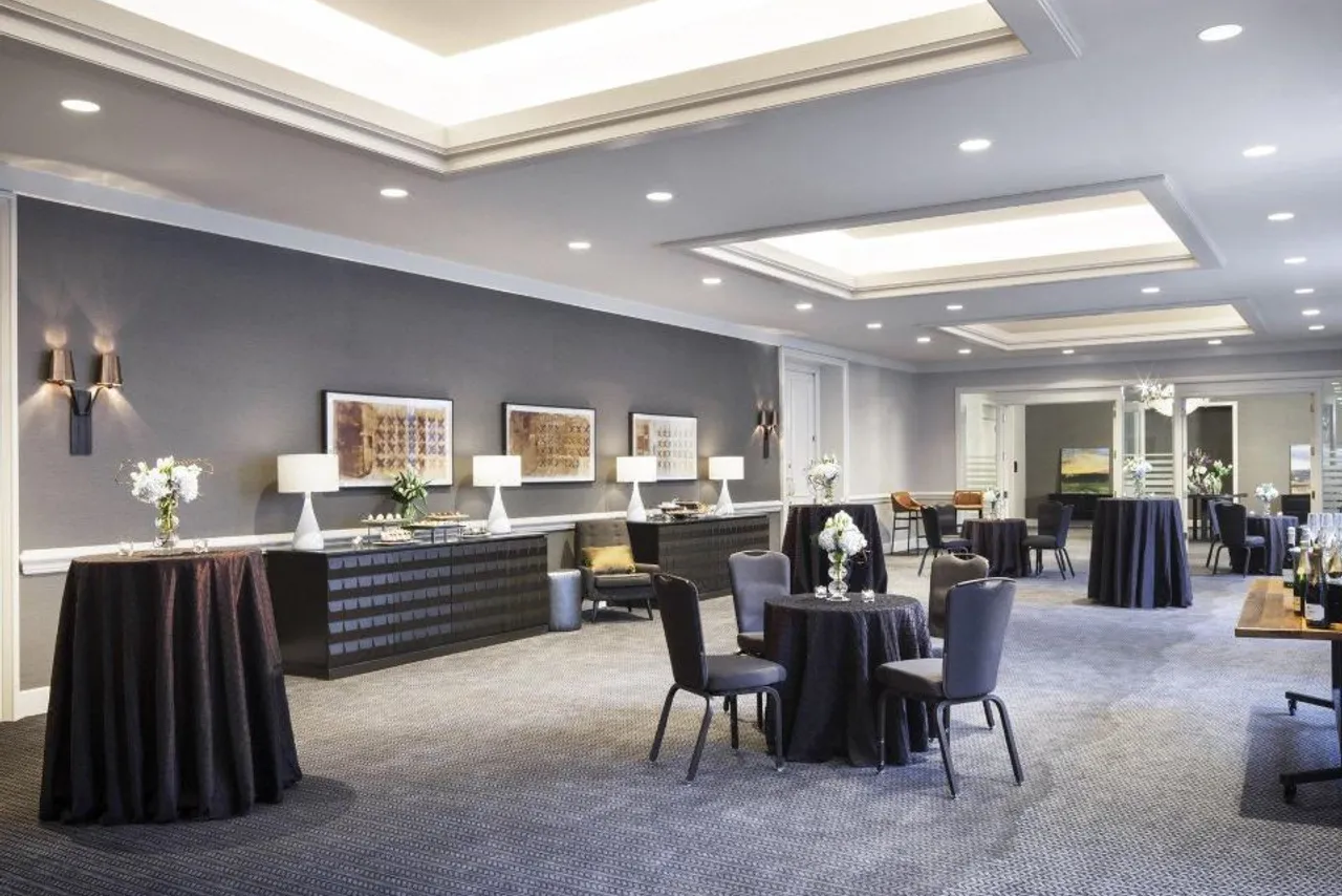 The Logan Philadelphia, Curio Collection by Hilton — rooms and atmosphere