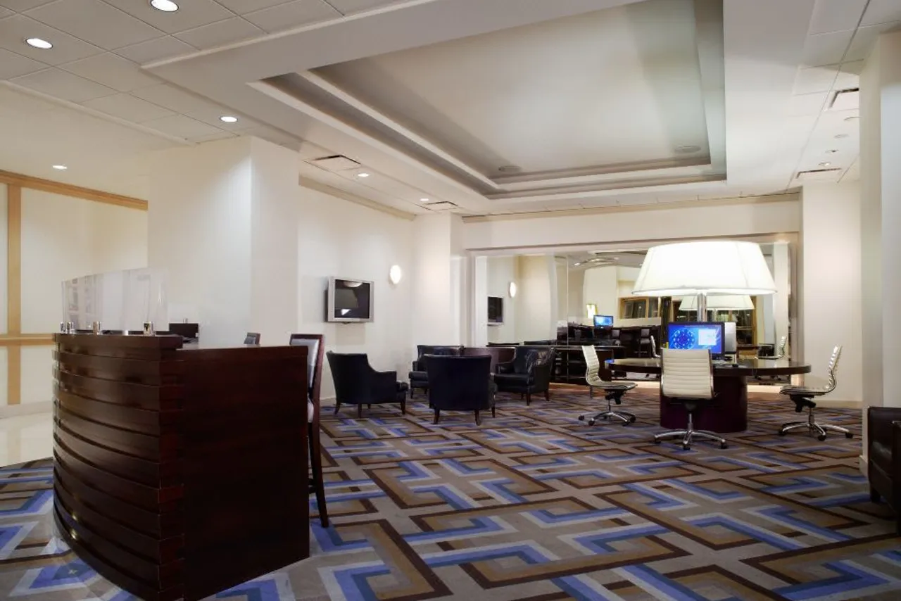 The Manhattan at Times Square Hotel — rooms and atmosphere