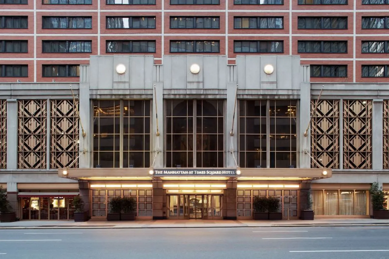 The Manhattan at Times Square Hotel — rooms and atmosphere