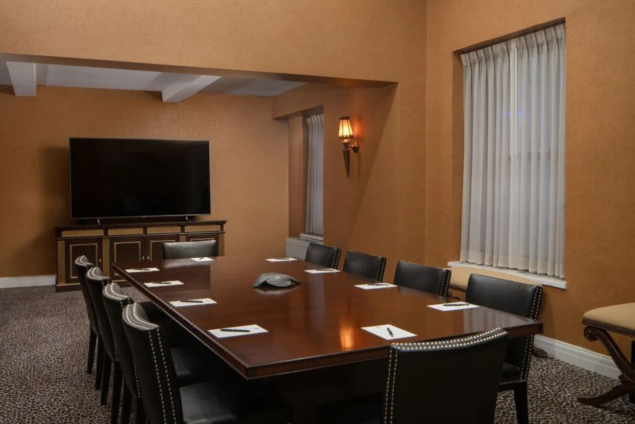 The Manhattan Club — rooms and atmosphere