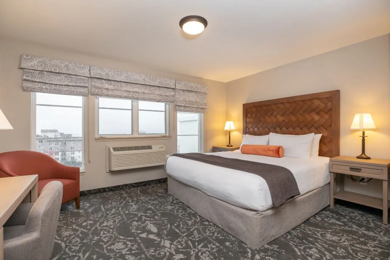 The Mediterranean Inn — rooms and atmosphere