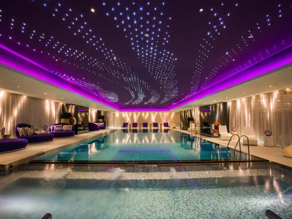 The Mira Hong Kong — rooms and atmosphere