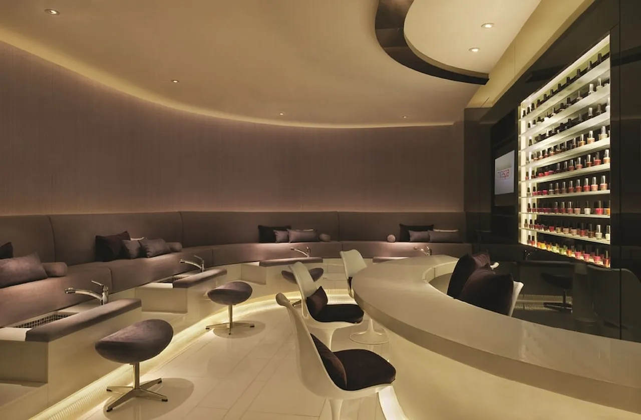 The Mira Hong Kong — rooms and atmosphere