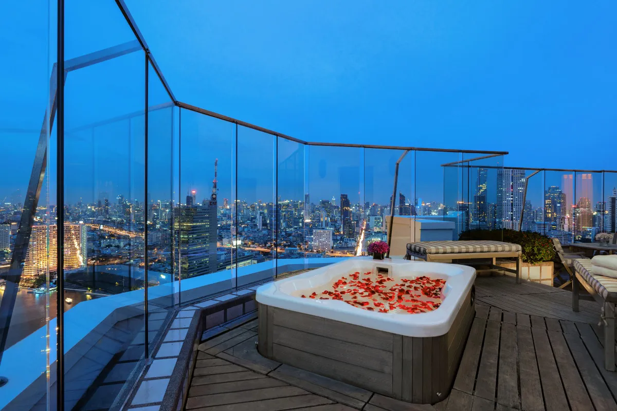 The Peninsula Bangkok — rooms and atmosphere