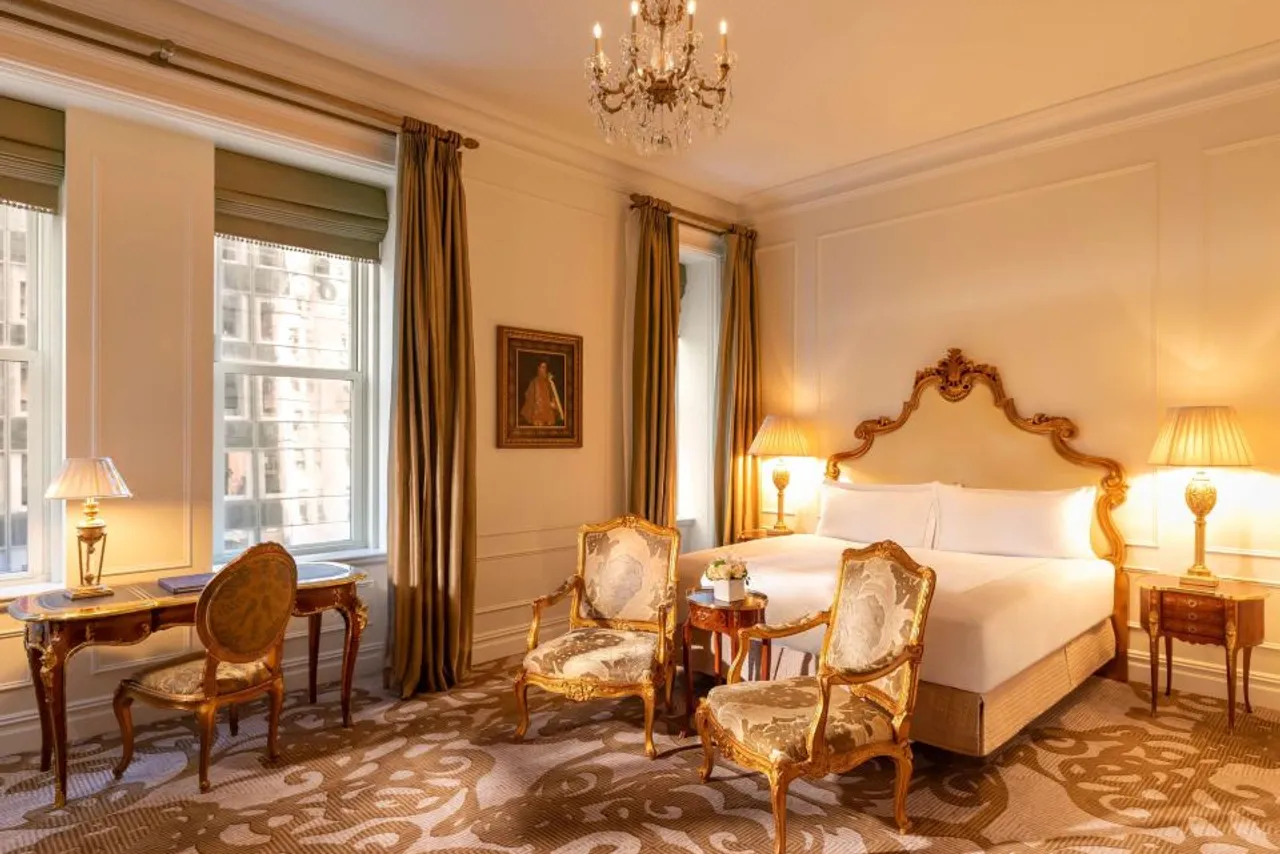The Plaza, A Fairmont Managed Hotel — rooms and atmosphere