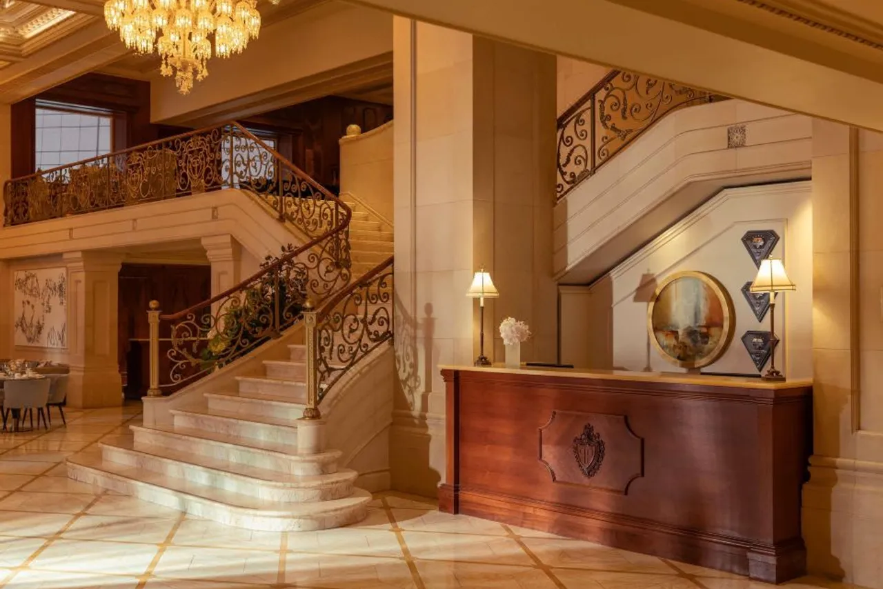 The Plaza, A Fairmont Managed Hotel — rooms and atmosphere