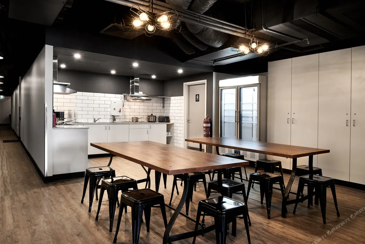 The Pod Sydney — rooms and atmosphere