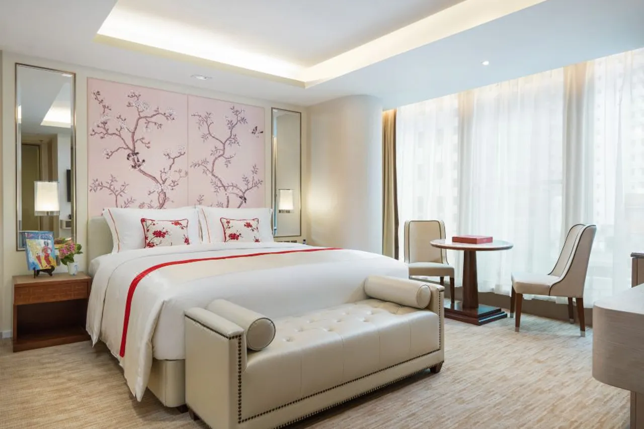 The Pottinger Hong Kong — rooms and atmosphere