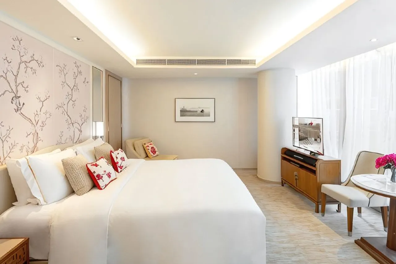 The Pottinger Hong Kong — rooms and atmosphere