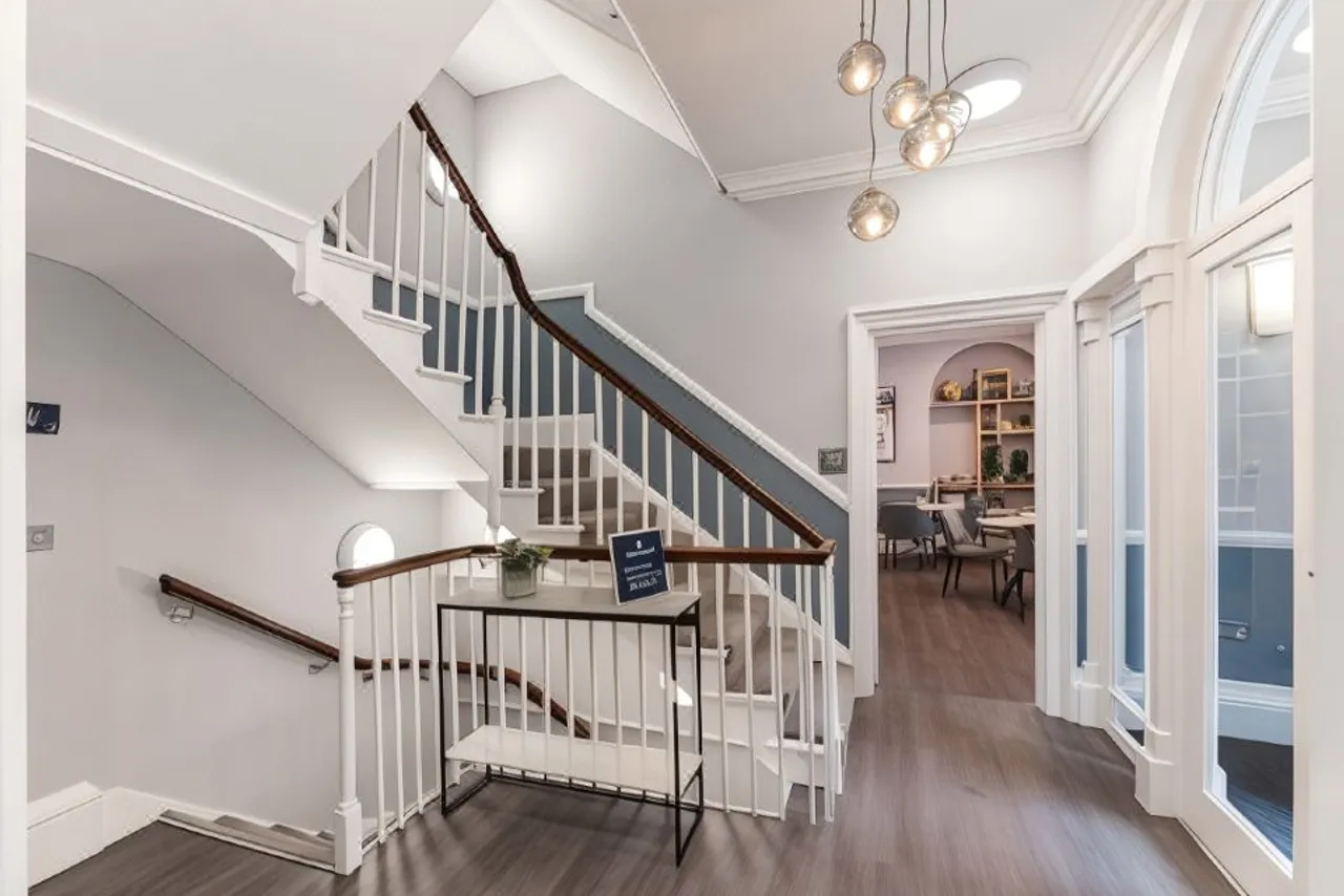 The Regent (Regent by Citystay) — rooms and atmosphere