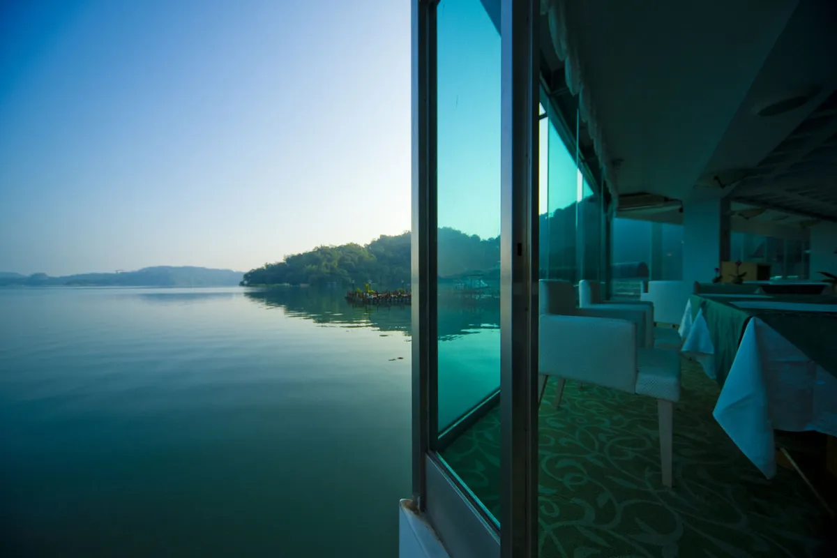The Richforest Hotel - Sun Moon Lake — rooms and atmosphere