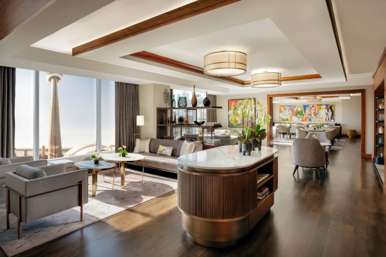 The Ritz-Carlton, Toronto — rooms and atmosphere