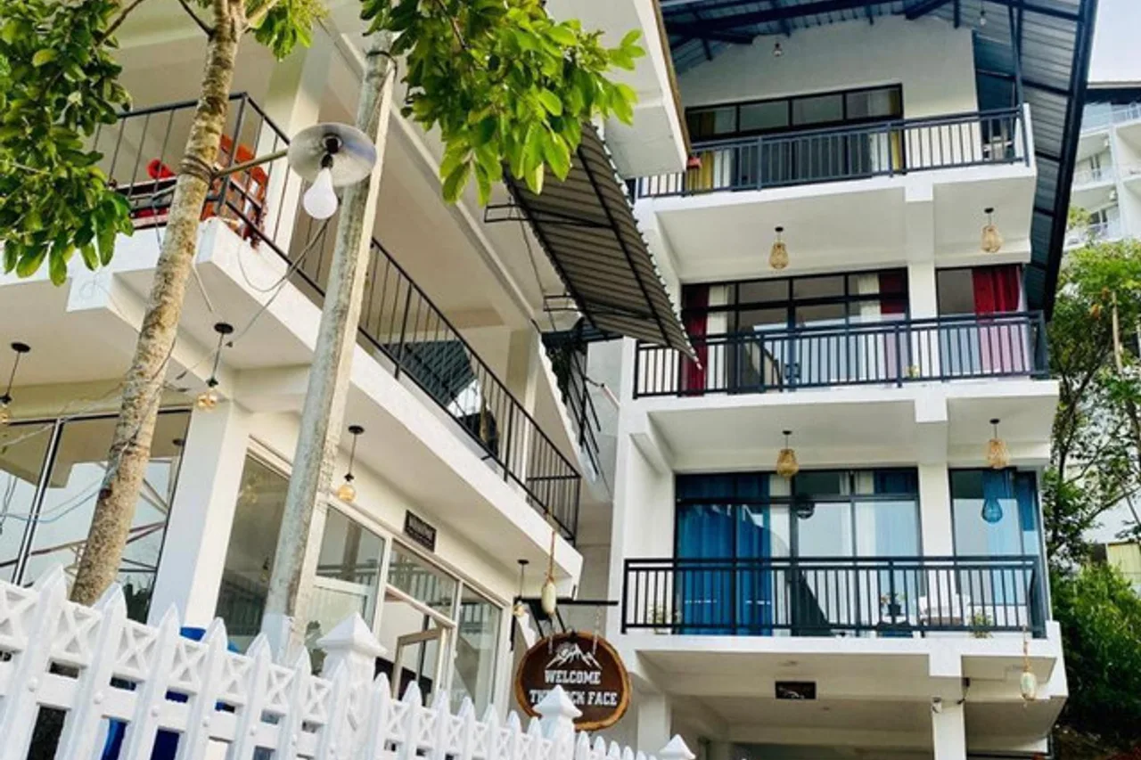 The Rock Face Guesthouse — ภาพห้องพักและบรรยากาศ