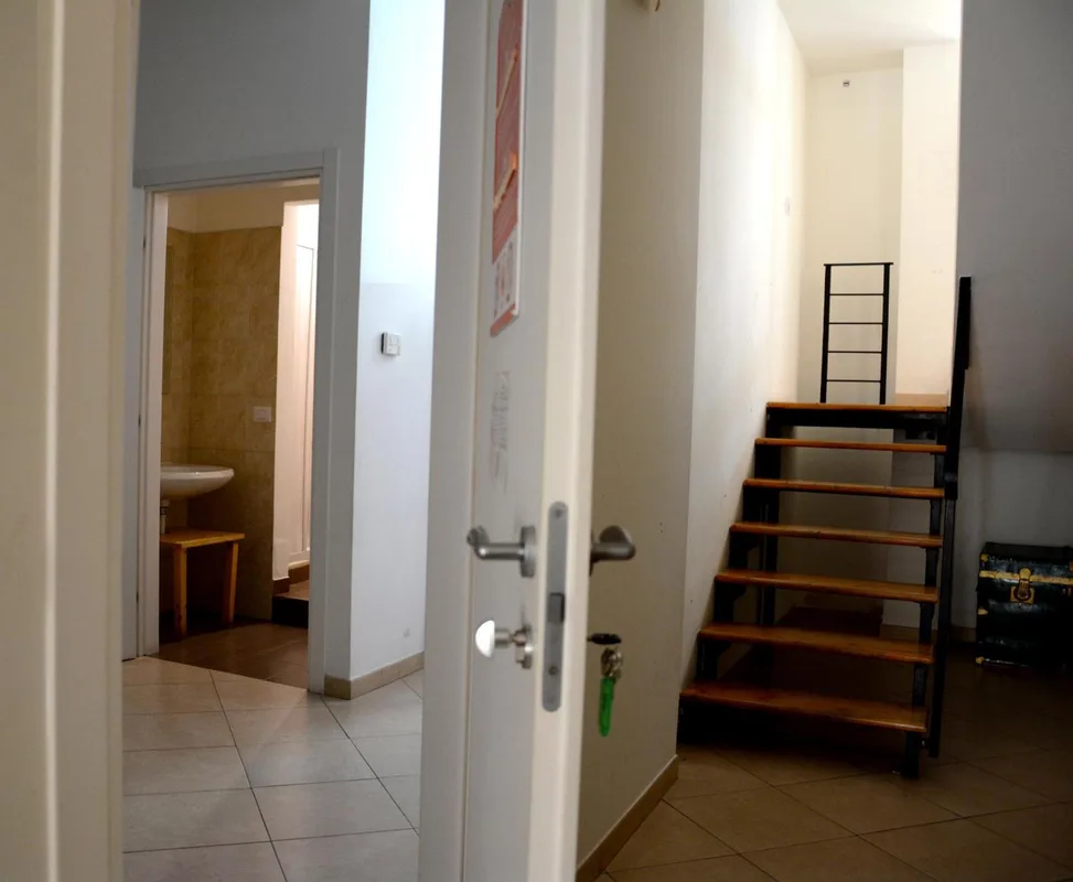 The Rock Hostel — ภาพห้องพักและบรรยากาศ