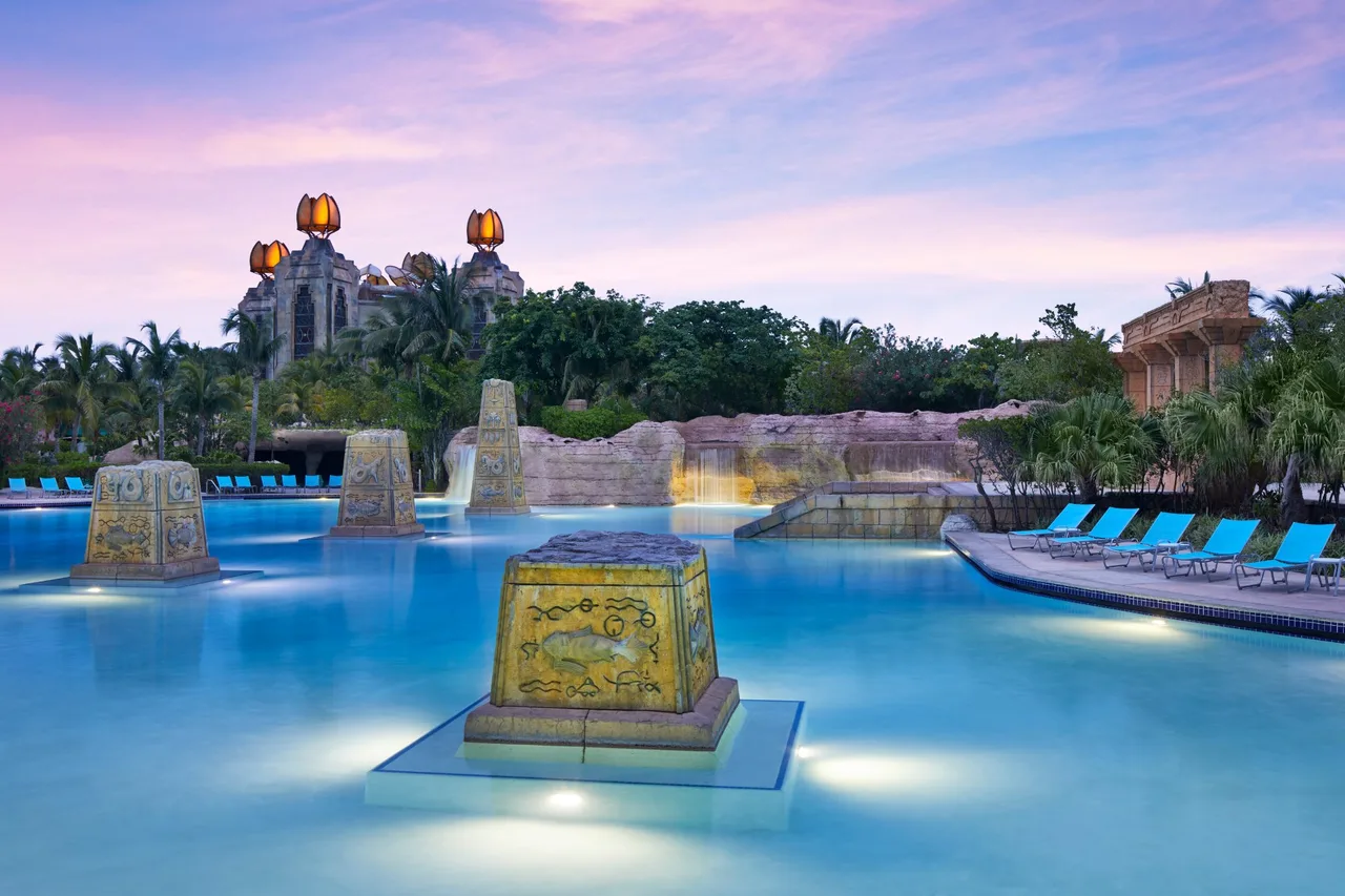 The Royal at Atlantis — rooms and atmosphere
