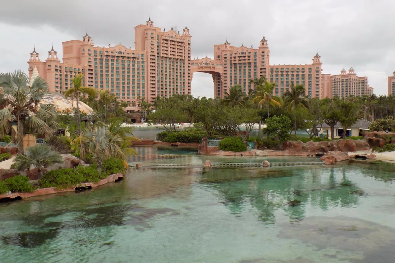 The Royal at Atlantis — rooms and atmosphere