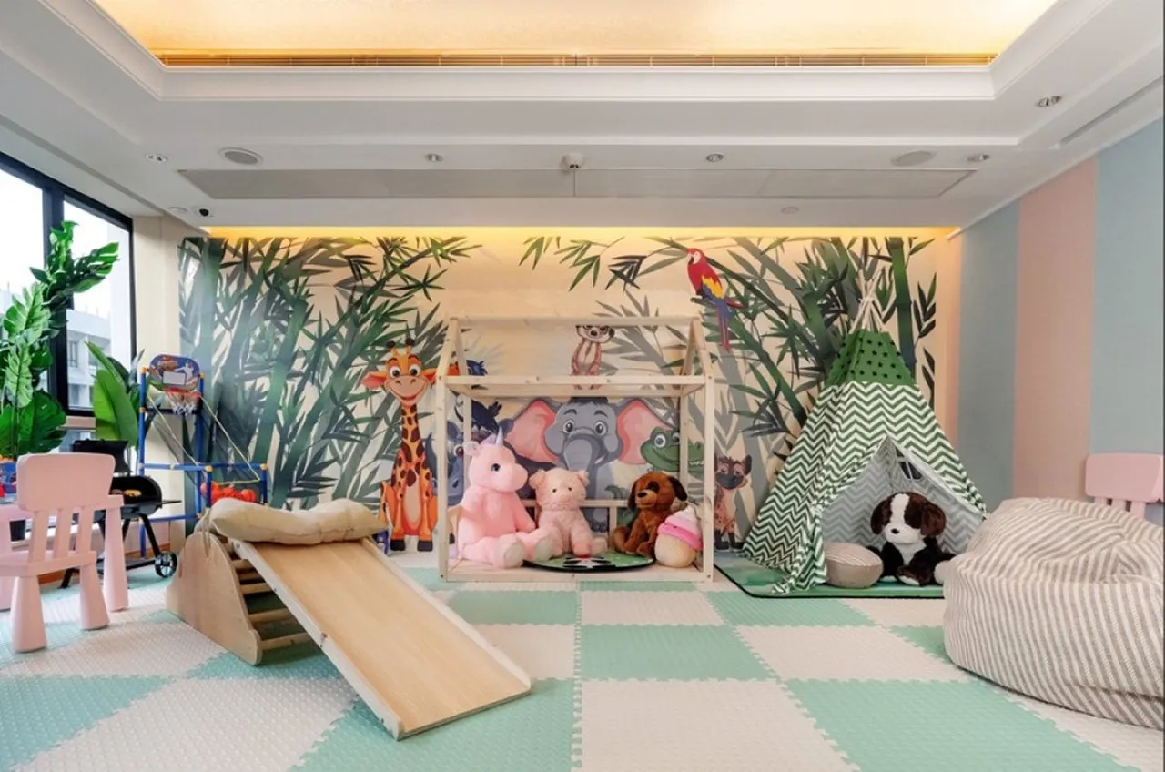 The Royal Garden Hotel — rooms and atmosphere