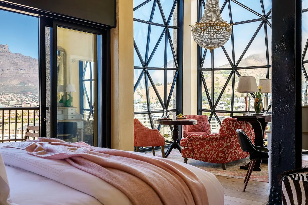 The Silo Hotel — ภาพห้องพักและบรรยากาศ