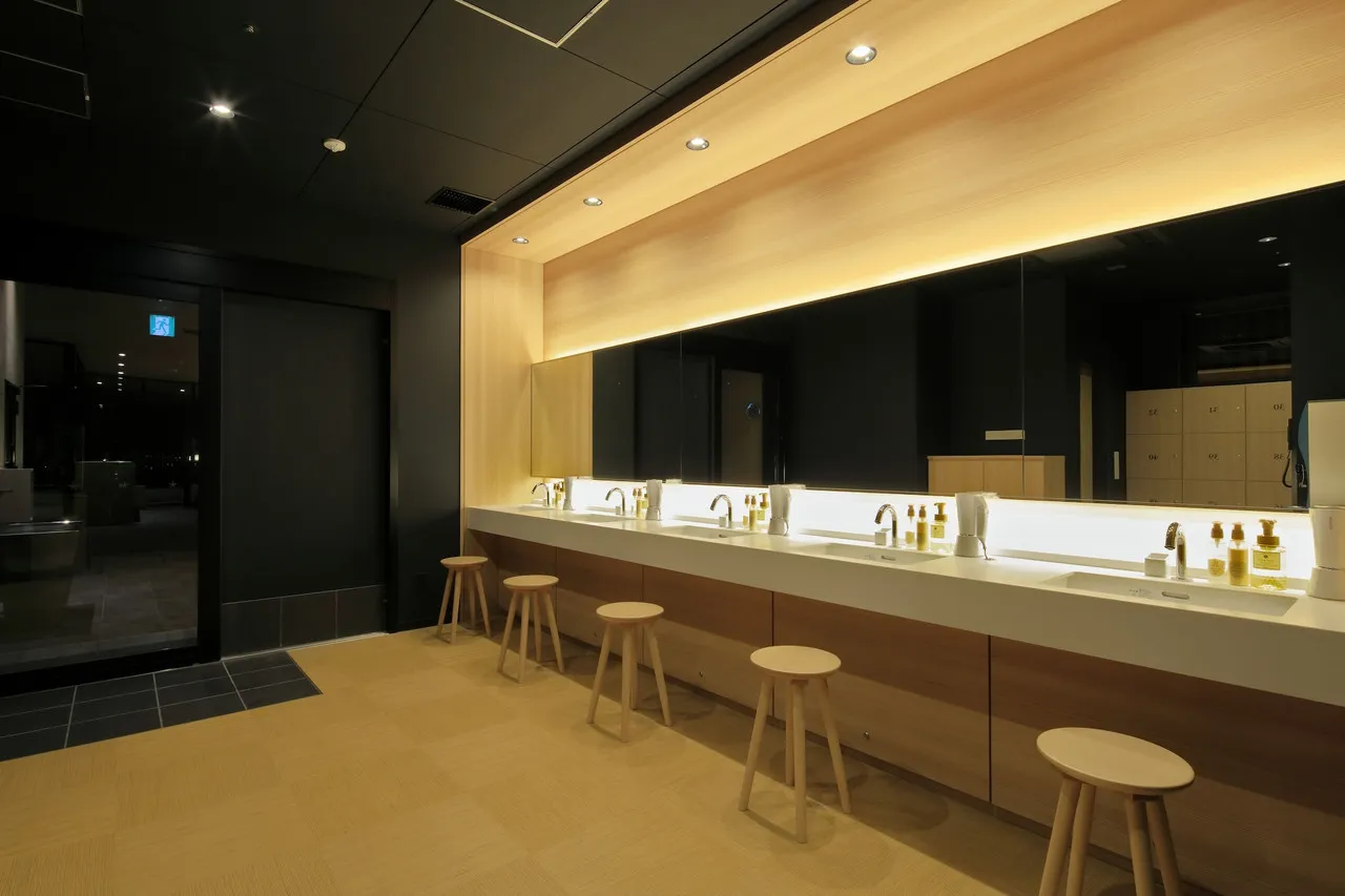 The Singulari Hotel & Sky Spa at Universal Studios Japan — rooms and atmosphere