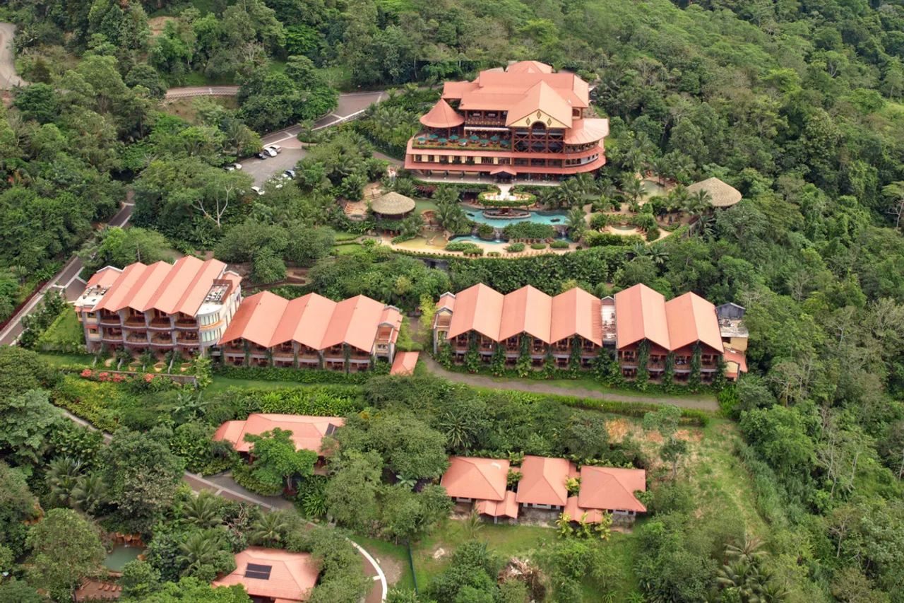 โรงแรม The Springs Resort & Spa at Arenal เนินเขาวิวภูเขาไฟอาเรนัล นอกเมือง