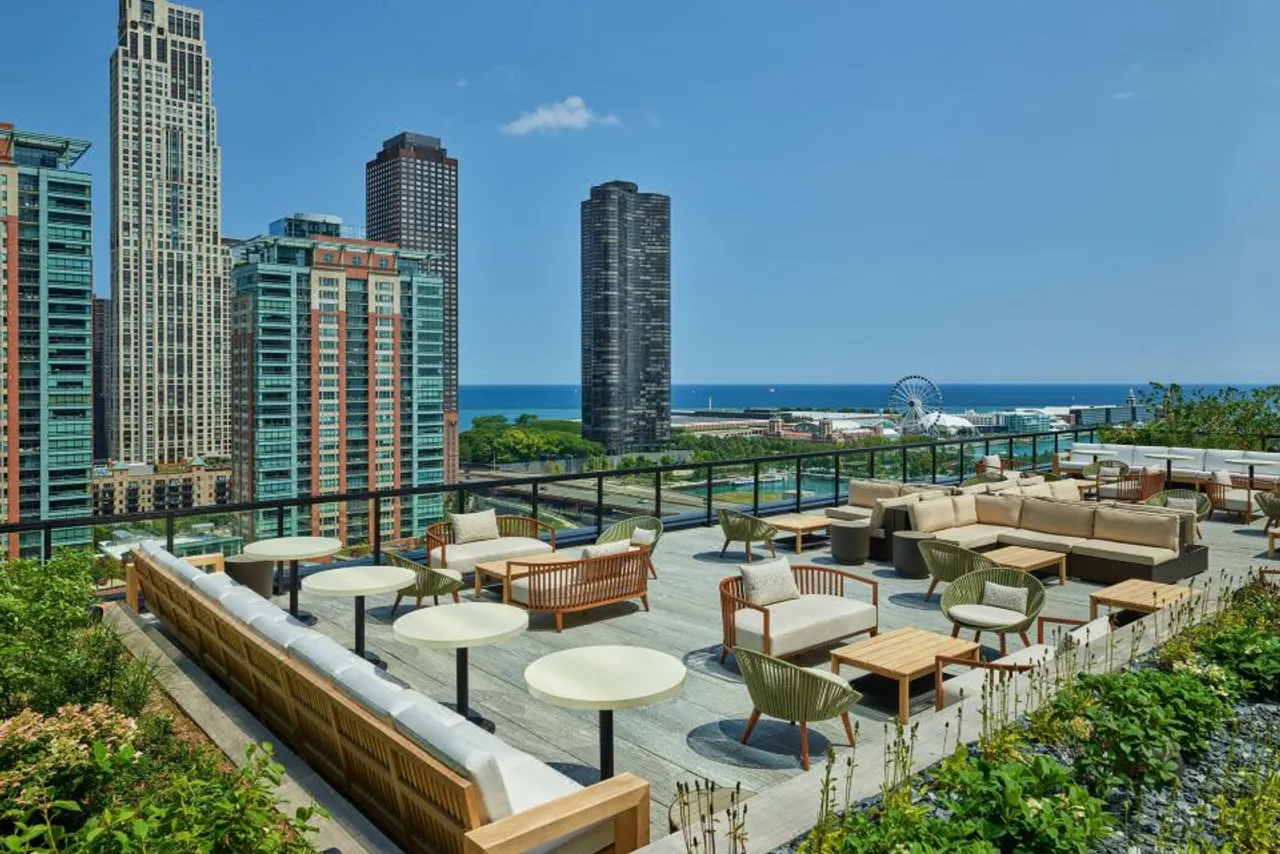 The St. Regis Chicago — rooms and atmosphere