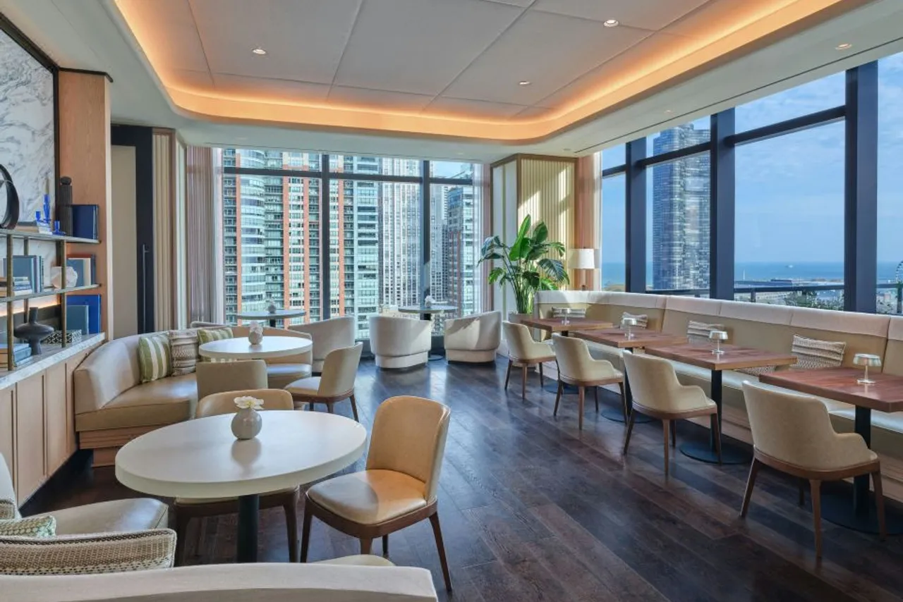The St. Regis Chicago — rooms and atmosphere