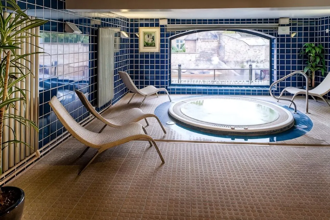 The Varsity Hotel & Spa — rooms and atmosphere