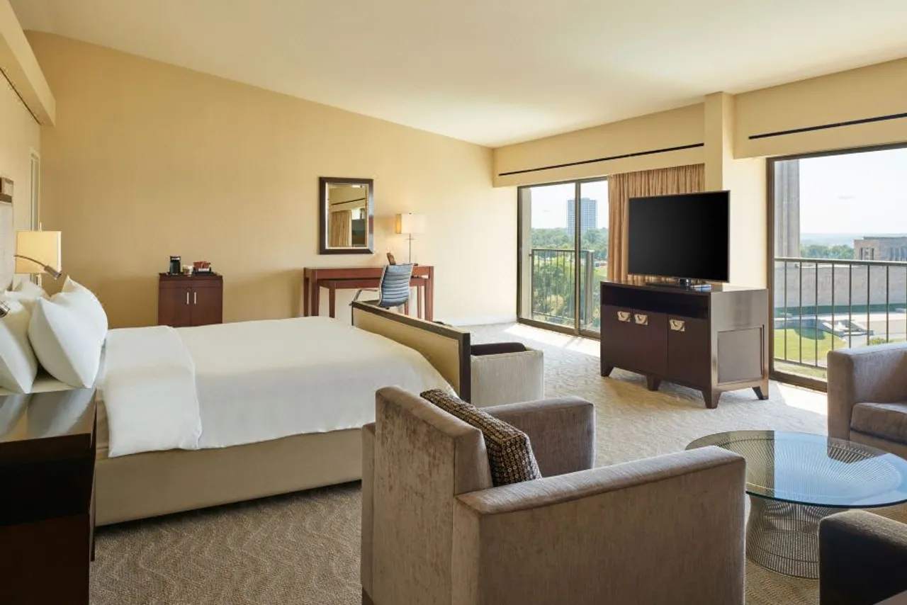 The Westin Kansas City at Crown Center — rooms and atmosphere