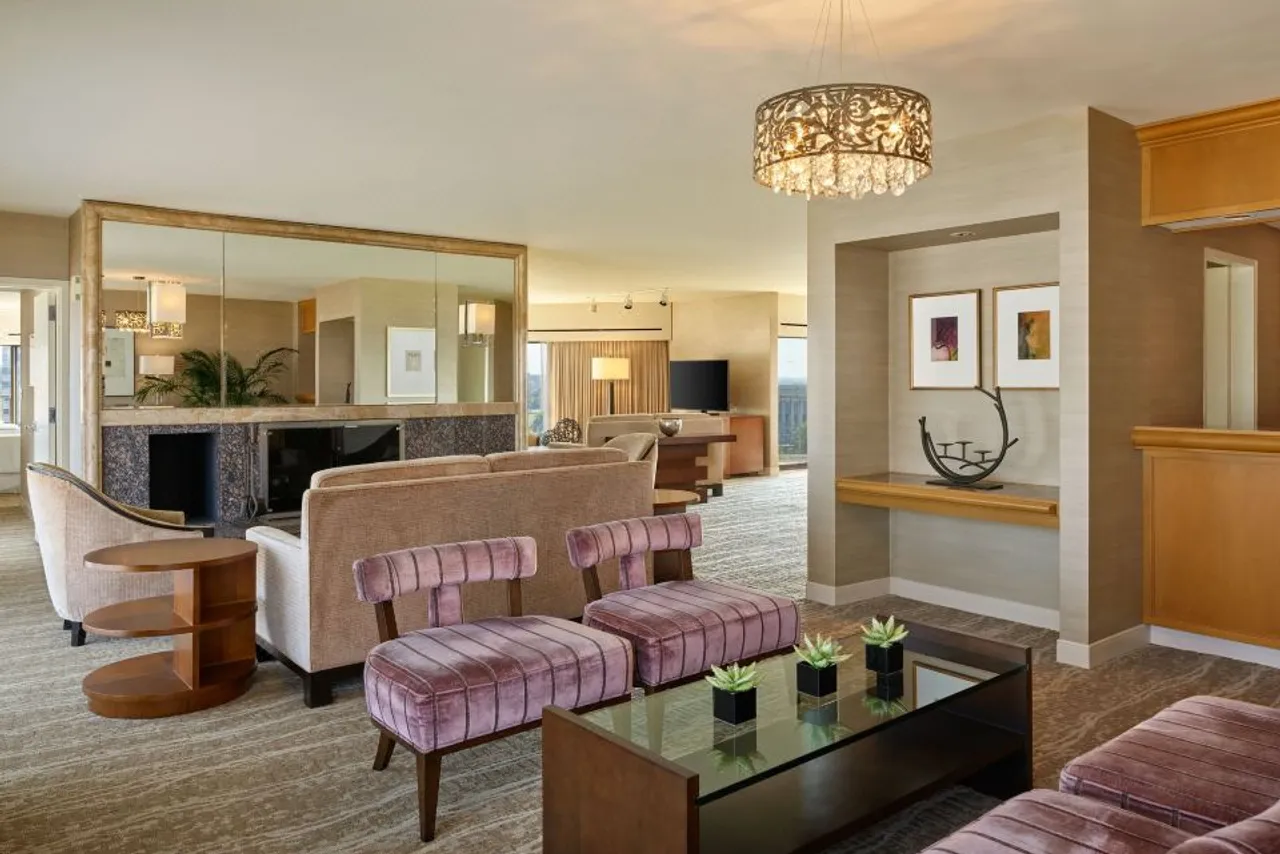The Westin Kansas City at Crown Center — rooms and atmosphere