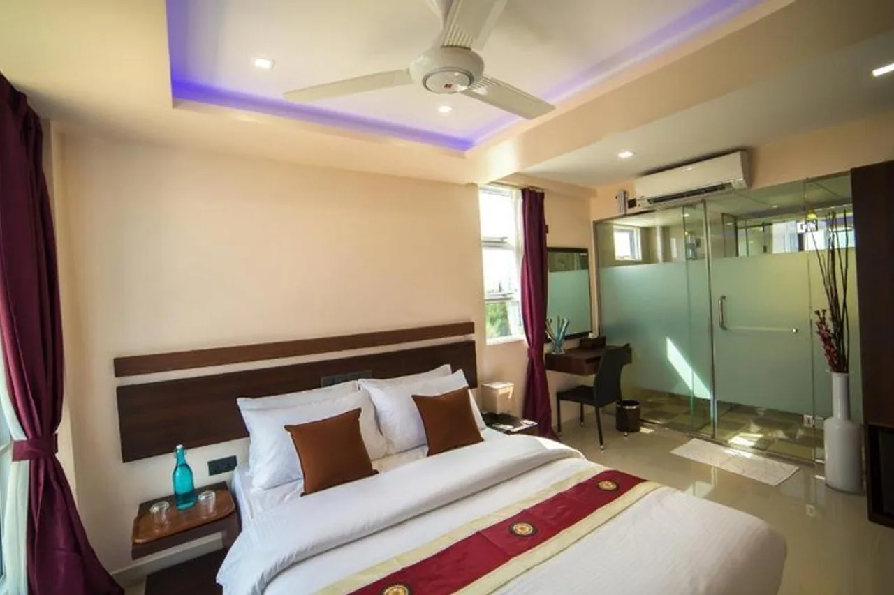 The White Harp Beach Hotel — rooms and atmosphere