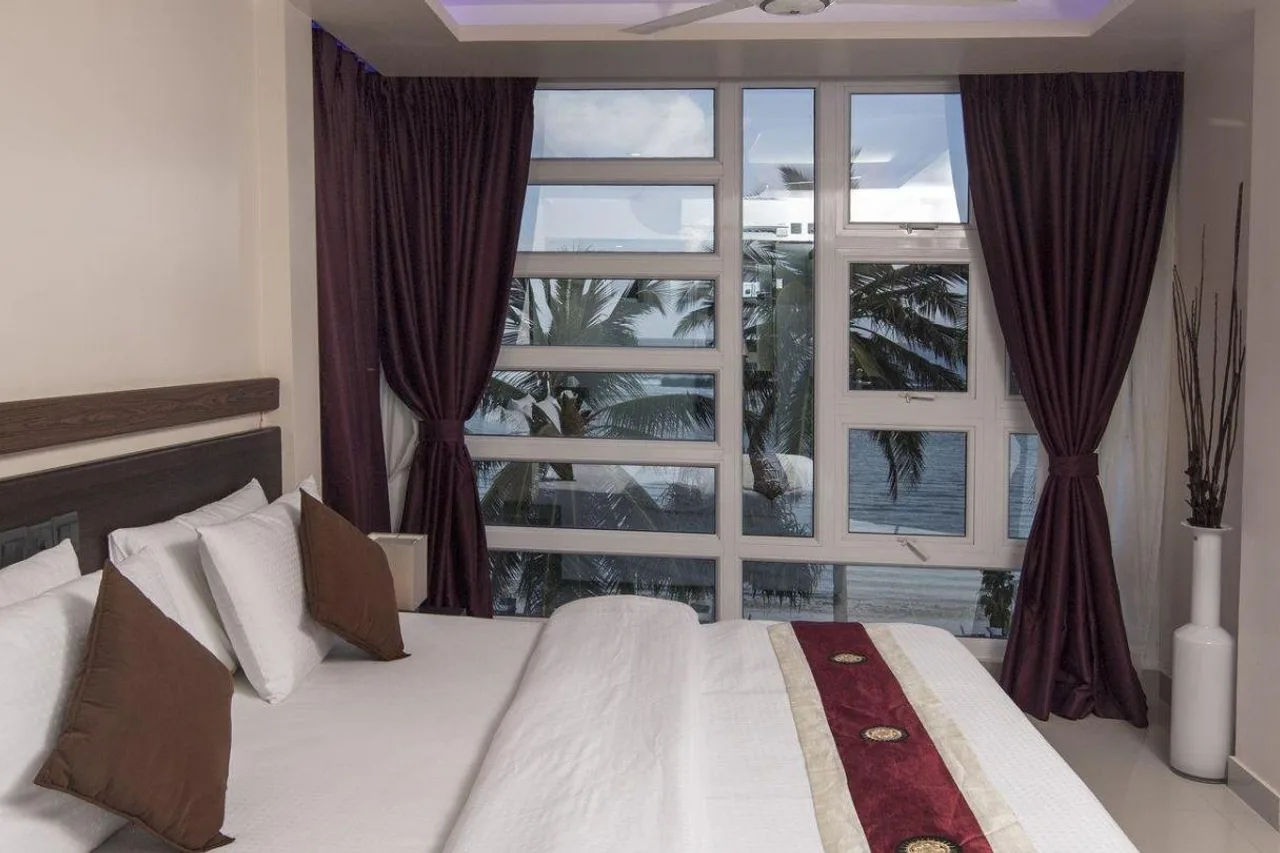 The White Harp Beach Hotel — rooms and atmosphere