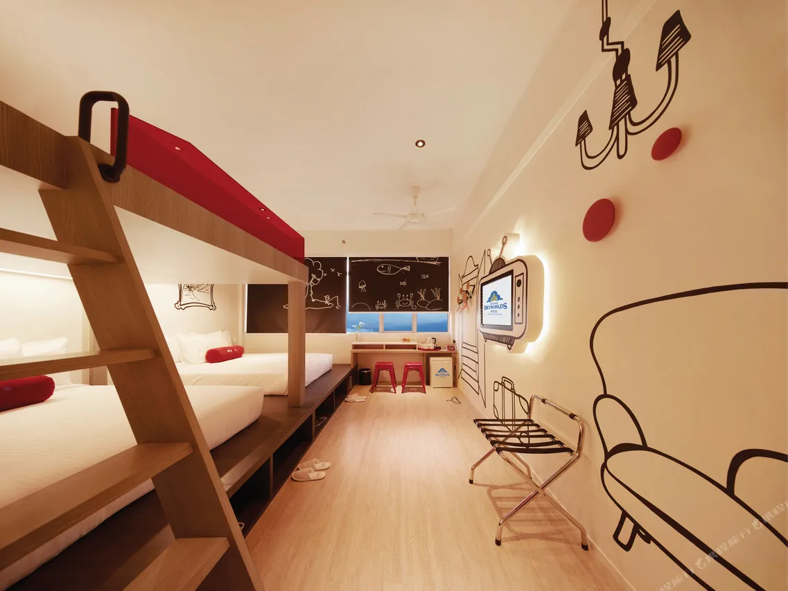 Theme Park Hotel — rooms and atmosphere