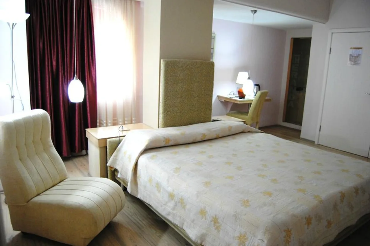 Theranda Boutique Hotel — rooms and atmosphere