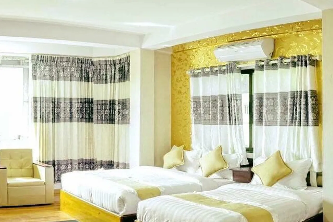 Thiha Bala Hotel — rooms and atmosphere